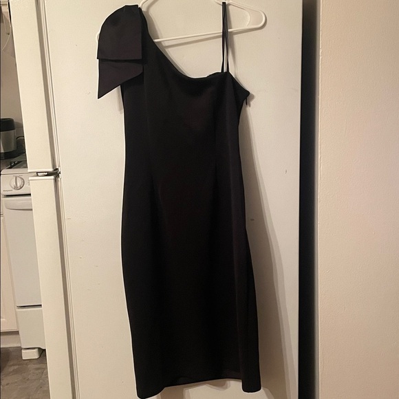 Eliza J Size 8 Elegant Black One-Shoulder Dress with Bow - Picture 6 of 8